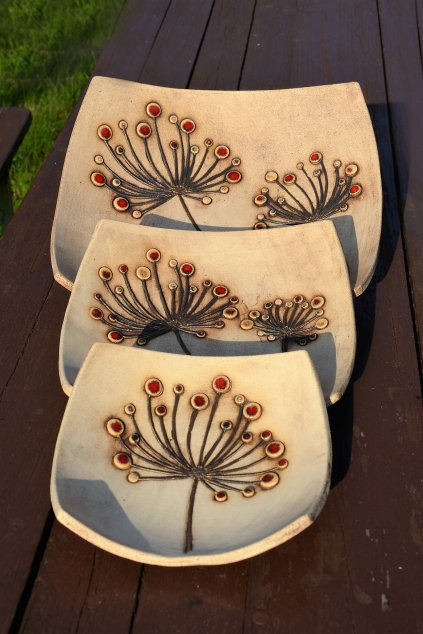 Šamotové tácy s rozmanitými vzory (Velikost 32 x 32 cm, Vzor VĚTVIČKA)
