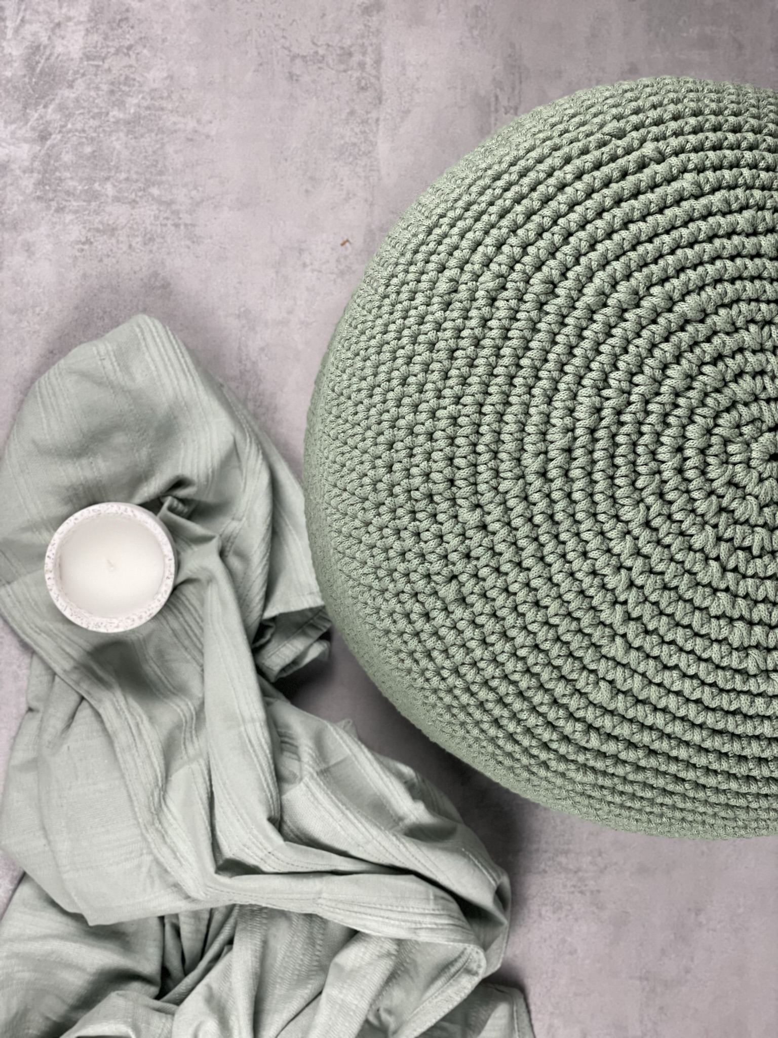 Háčkovaný puf jako dokonalý doplněk vašeho domova