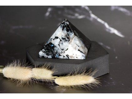 Mes.Kamen pyramida