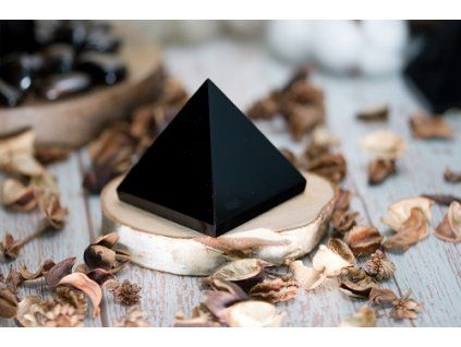 Pyramida z Obsidiánu ( Dračí sklo)