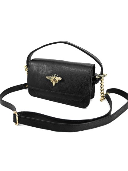 Malá čierna kabelka cez plece