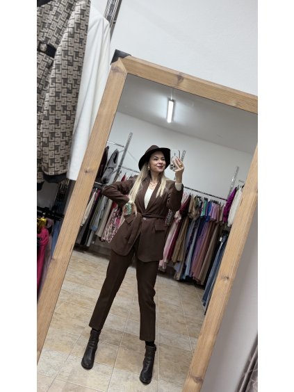 Hnedý elegantný dámsky nohavicový kostým Marlen