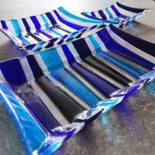 Jsi modrá... jsi modrá jako hladina, jsi řeka, která usíná... Nové na našem e-shopu www.krasne-sklo.cz #krasnesklo...