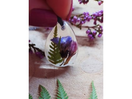 Šperk z pravých květin