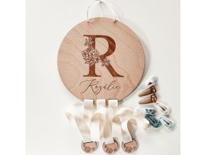 Velký Sponkovník se jménem, písmenem s květinami