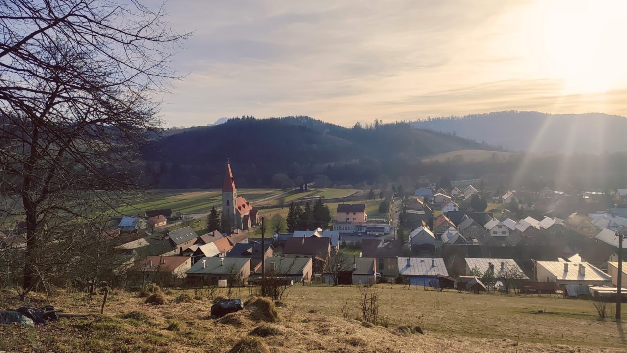 Obce na Orave - Sedliacka Dubová - kostol svätých Kozmu a Damiána