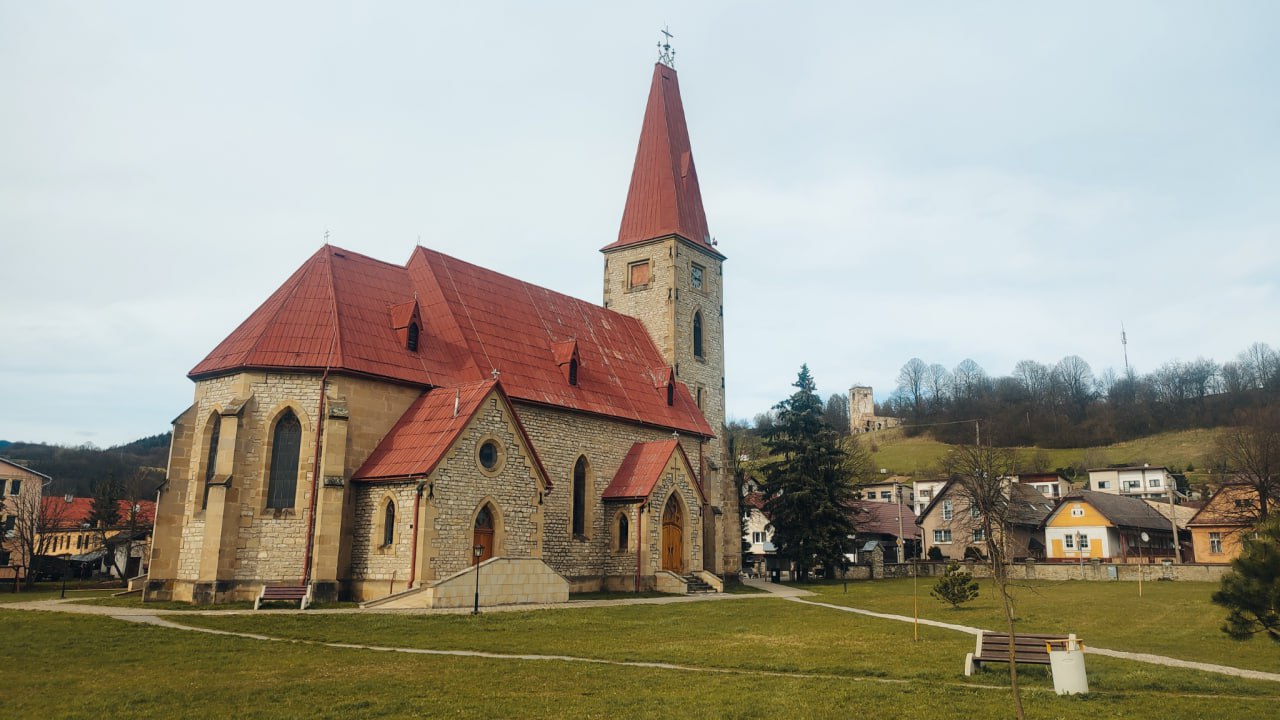 kostol-sedliacka-dubova