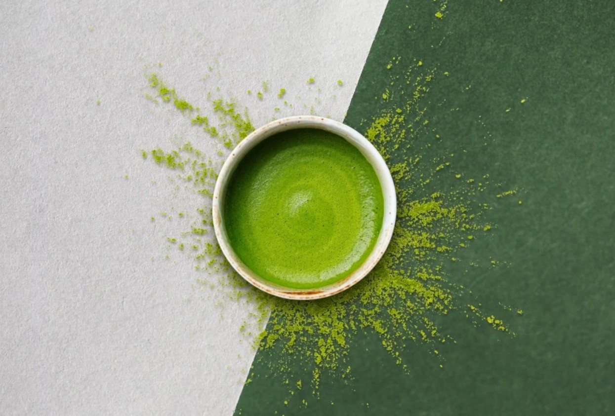 Biały vs. Zielony Kratom: Który jest dla Ciebie odpowiedni?