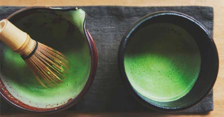 Kratom vs. Matcha – Jak se liší a který nápoj je pro vás vhodný?