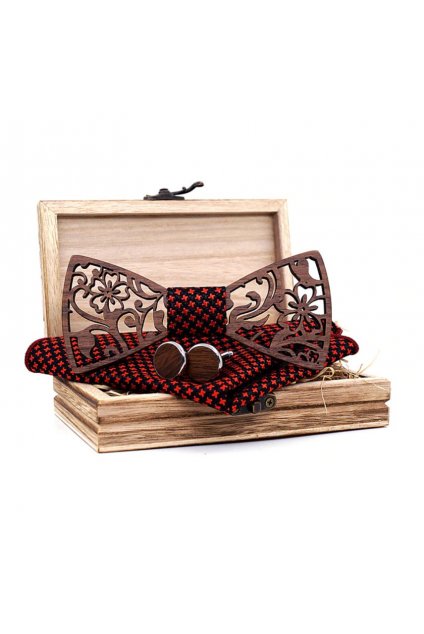Vyřezávaný dřevěný motýlek v sadě s kapesníčkem a manžetovými knoflíčky