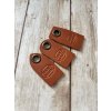 Cedulka kožená Handmade logo 50x25 s průchodkou