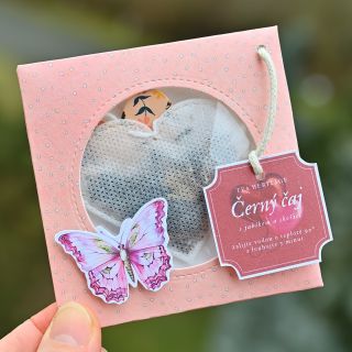 Srdíčkové čaje @teaheritage v našem ozdobném balení 🤍 Čaje vybíráme, radost balíme. Malý dárek, který potěší – nejen na...