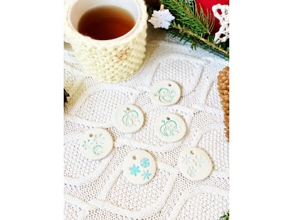 550 sada 6 jmenovek se snehulaky a vlockami