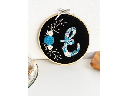 94 vysivane e v zajeti modre a bile