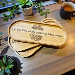 Bambusové tácky Tak jsem si celý víkend hrála s laserem, ladila a své kresbičky si zkoušela vypalovat do všeho možného, že...