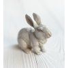 figurka - zajíc na čtyřech