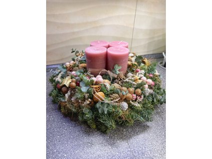 Adventní věnec růžový
