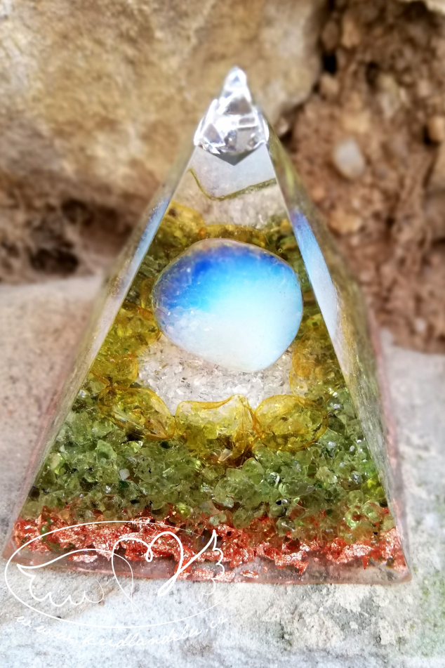 Orgonitová pyramida - Zářící srdce