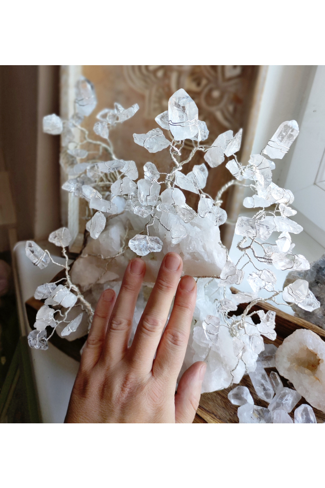 Strom na kameni - Křišťálová jeskyně pokladů 27cm LED