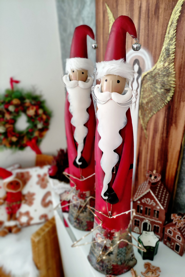 Vysoký vánoční skřítek z kovu s LED hvězdou 75 cm – dekorace s kožešinkou a rolničkou