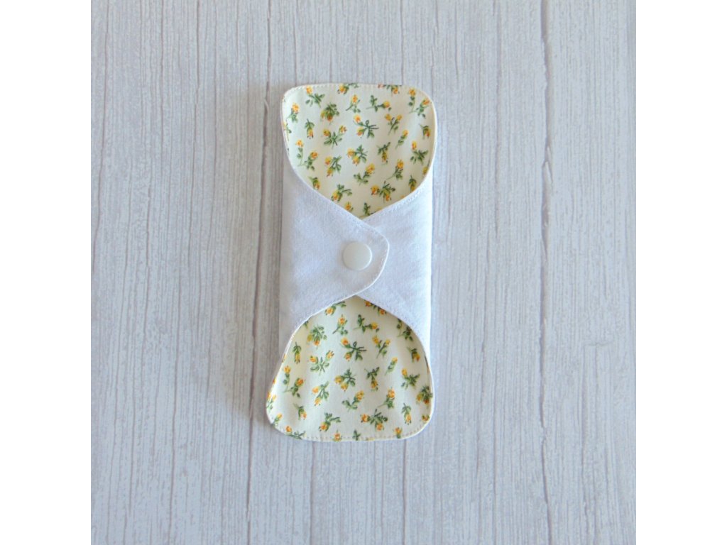 Dana mosható tisztasági betét 16 cm / apró sárga rózsák