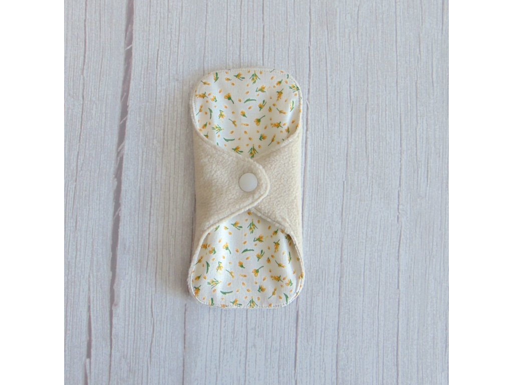 Dana mosható tisztasági betét 16 cm polár / sárga apró virágok