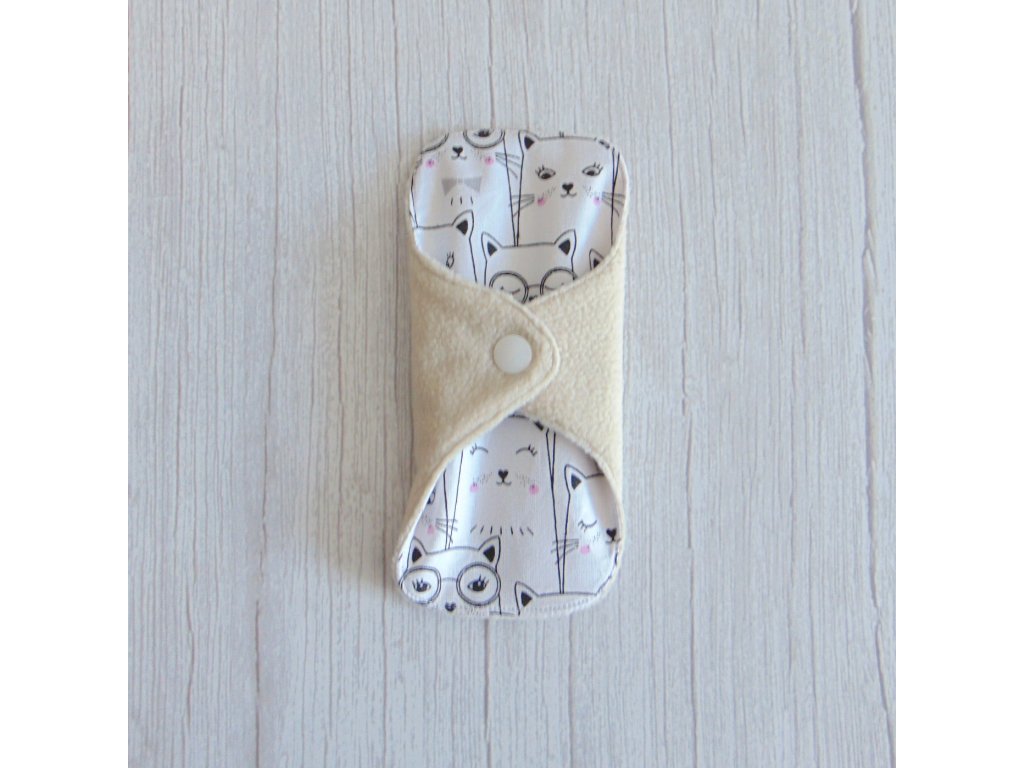 Dana mosható tisztasági betét 16 cm - polár / rajzolt cicák