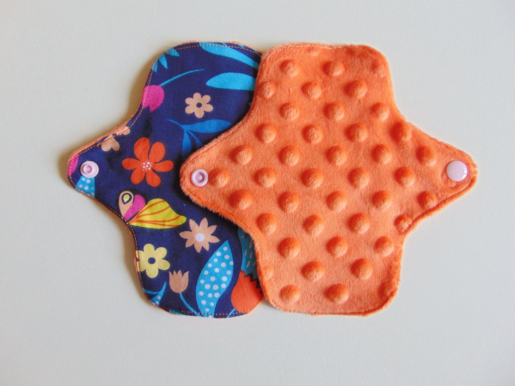 Dana mosható tisztasági betét 16 cm - minky / lepkék, virágok- narancssárga