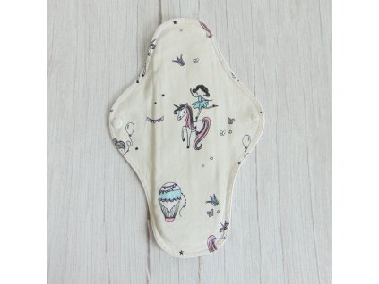 Lara mosható betét 31 cm - lovacskázó királylány 02