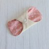 Dana mosható tisztasági betét 16 cm - polár / barackos rózsaszín - fehér indák