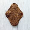 Mosható betét 23 cm - barna indák