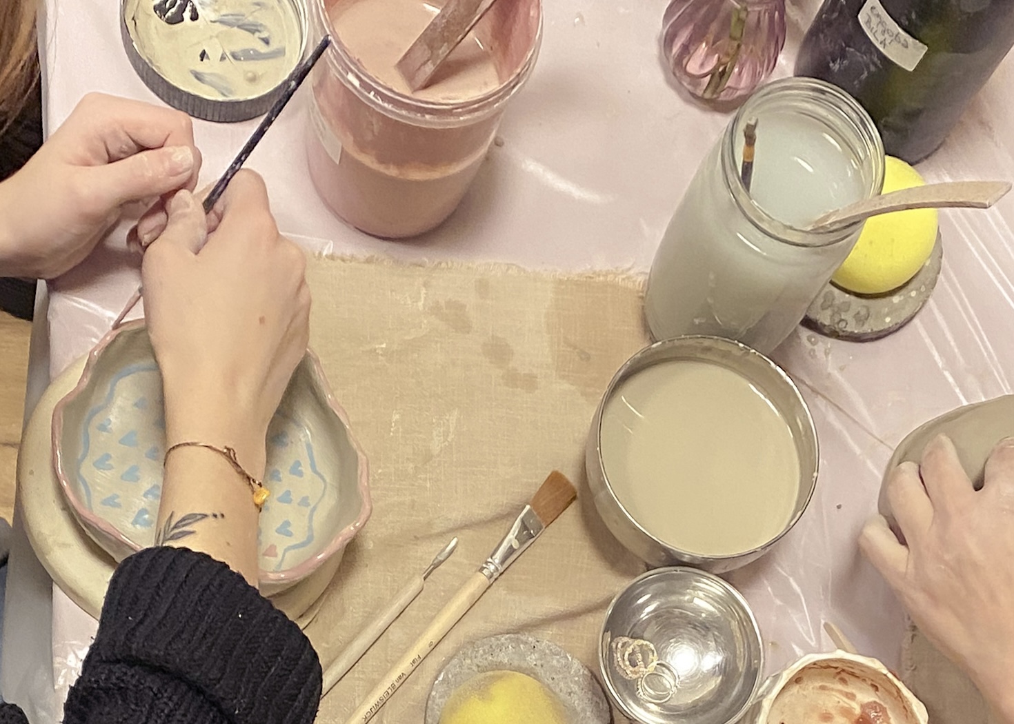 Kurz keramiky Pardubice: Zážitkové tvoření a pravidelné lekce v Cobydup