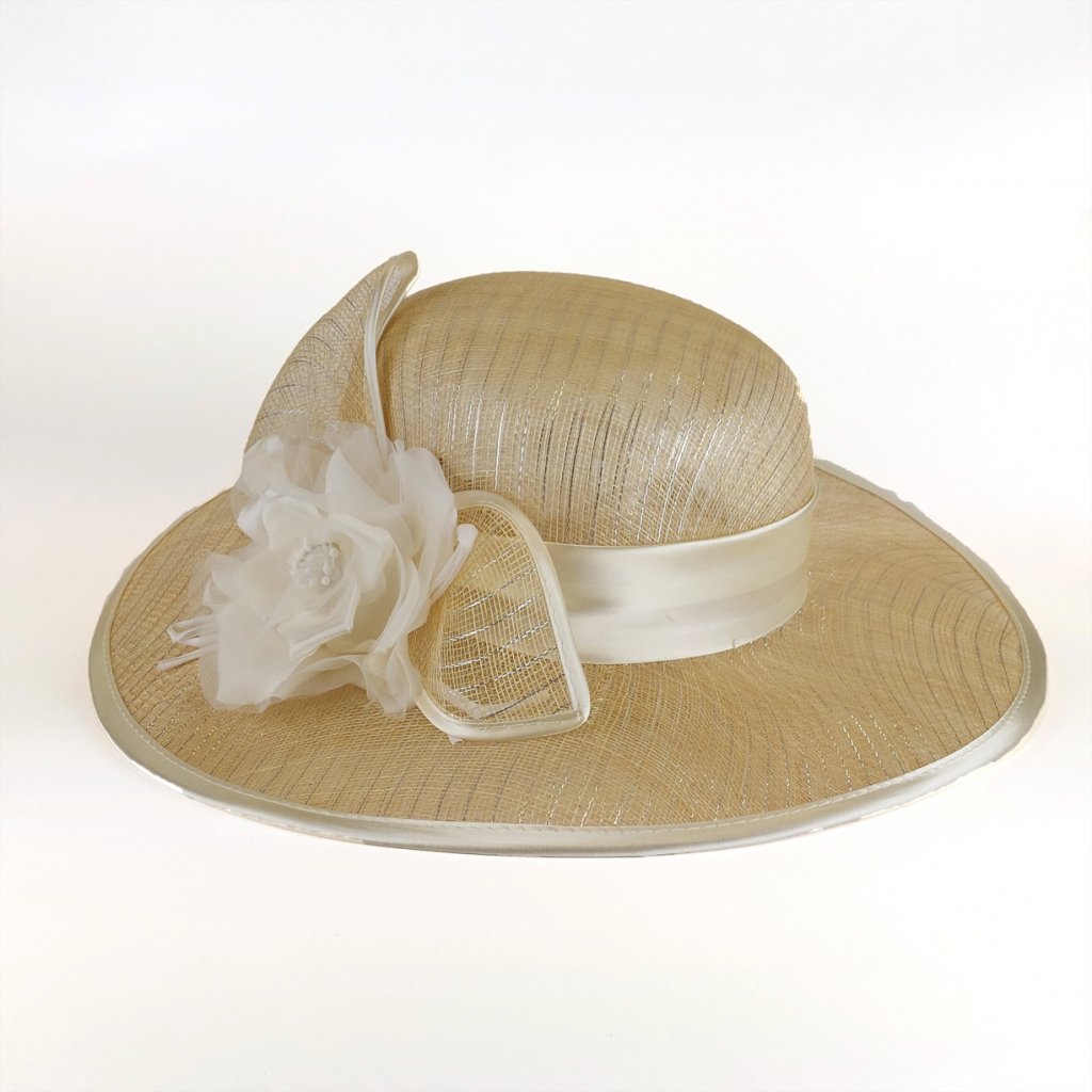 Slavnostní sisalový klobouk zdobený stuhou květem ME-005 (smetanový)