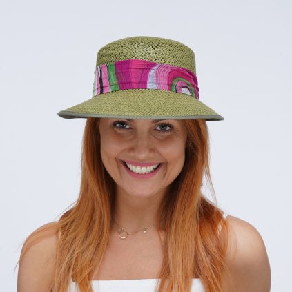 Letní dámská slaměná čepice s kšiltem a barevnou stuhou Fa-42671 zelená