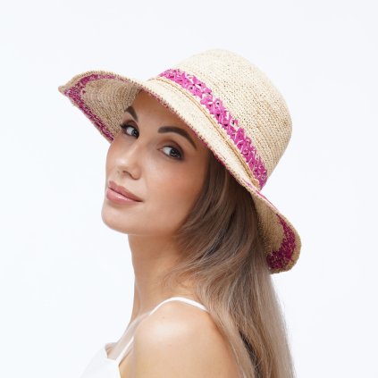 Letní dámský klobouk z rafie s růžovým zdobením VHM-0001/RUZ