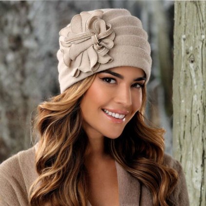 Elegantní dámská zimní čepice W-0665/284 béžová-nf