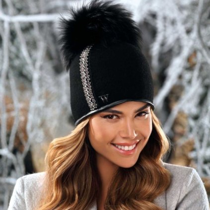 Luxusní černá dámská zimní čepice s bambulí W-0674/018-nf