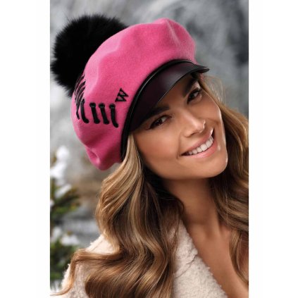 Dámská zimní čepice s bambulí a kšiltem zdobená proplétaným páskem W-0734 růžová