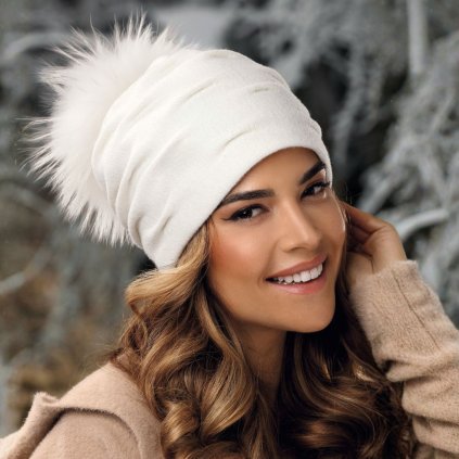 Krumlovanka Bílá zimní čepice s bambulí  W-0597/000BB