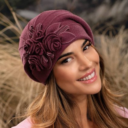 Krumlovanka Dámská zimní čepice s květem 100% vlna Woolmark W-0842/802 fialová