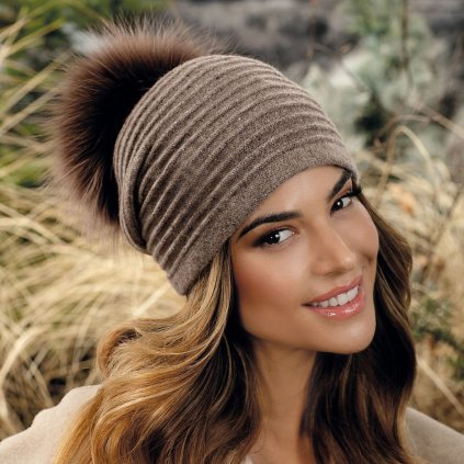 Krumlovanka Hnědá zimní čepice s bambulí W-0808/690BB
