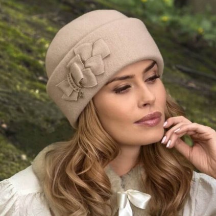 Krumlovanka Dámská zimní čepice - světle béžová ze 100% vlny Woolmark W-0912/517