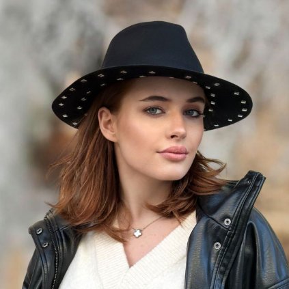 Luxusní černý dámský klobouk Fedora vlněný - plstěný ozdoben nýty Made in Italy Co-P-021