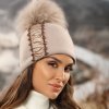 Luxusní béžová dámská čepice s bambulí W-0532/517