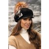 Černá dámská zimní čepice s kšiltem a bambulí W-0536/018