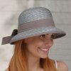 Šedý letní dámský klobouk se stuhou Fa-42652