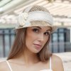 Dámský letní klobouk z mořské trávy zdobený smetanovým květem a sisalem Ka-010