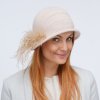 Dámský béžový vlněný klobouček  zdobený peřím Kr-0006/283