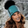 Zimní dámská čepice s bambulí W-0658 barevné varianty
