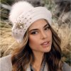 Luxusní bílý zimní baret s bambulí zdobený bižuterií W-0807